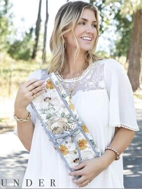 Plunder Floral Rolled Jewelry or Makeup Organizer Travel Case Bag - Soft Blue